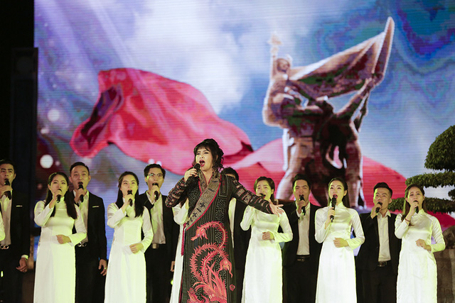 xuc dong chuong trinh cau truyen hinh dac biet tri an cac anh hung liet si