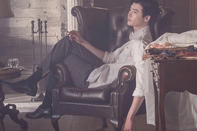 lee jong suk noi bat hon ca dan anh jang dong gun tren poster phim moi
