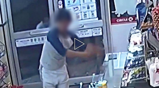 da bat duoc bang cuop nhi xong vao cua hang tien loi hanh hung nhan vien cuop hang hoa o sai gon