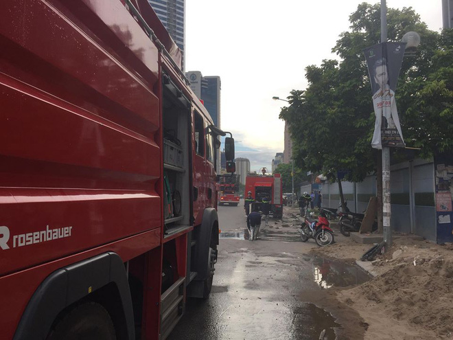 ha noi chay toa nha tren pho duong dinh nghe vao dung ngay nang nong dinh diem