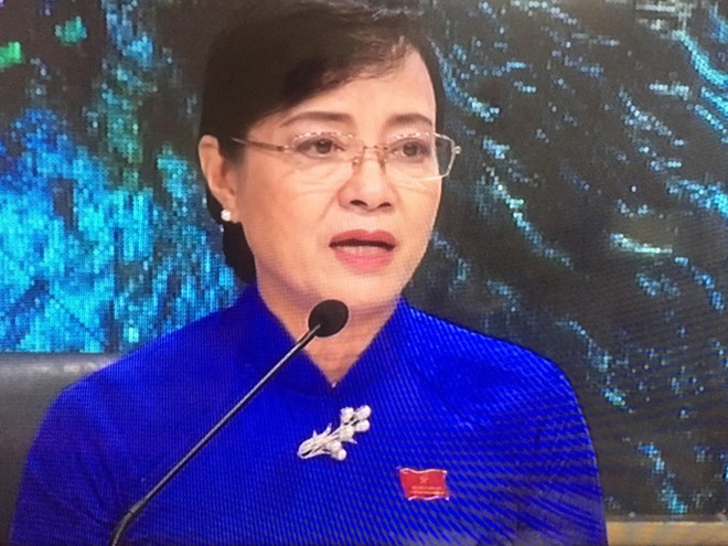 chu tich hdnd tphcm nghen loi noi voi cong nhan thoat nuoc toi xin loi anh