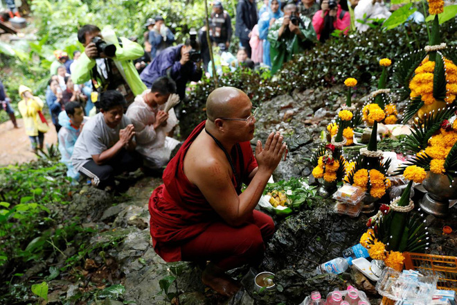 anh no luc giai cuu doi bong thai lan hut hang ngan khoi nuoc van chua cuu duoc nguoi