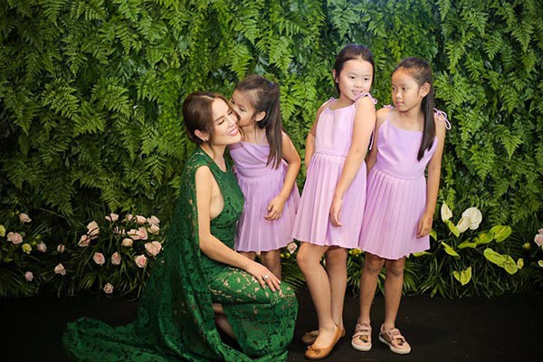 hoa hau dang thu thao khoe sac cung dan nguoi dep