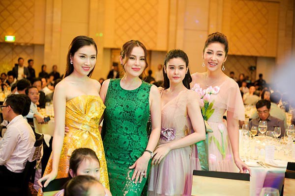 hoa hau dang thu thao khoe sac cung dan nguoi dep