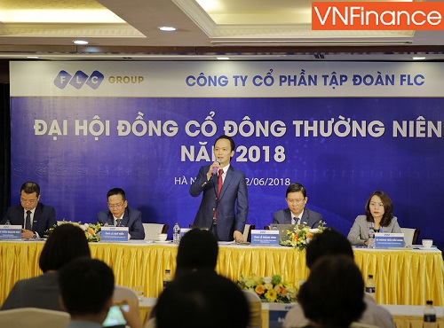 lanh dao muon cuu gia co phieu bang loi hua co dong khong co du kien nhan de cho