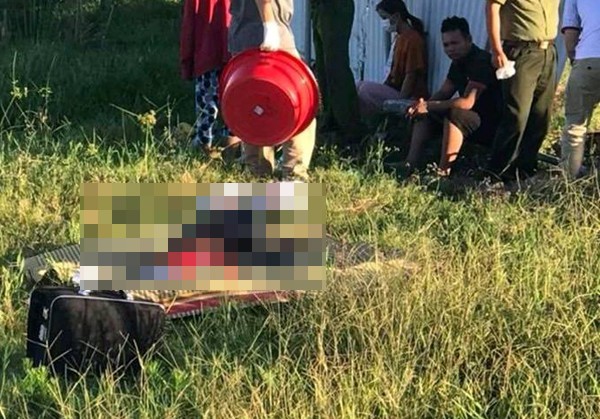 hai phong nam thanh nien tu vong trong tu the nam sap mieng sui bot o bai co