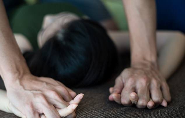 khoi to mot cuu cong an nghi hiep dam be gai 6 tuoi o hai phong