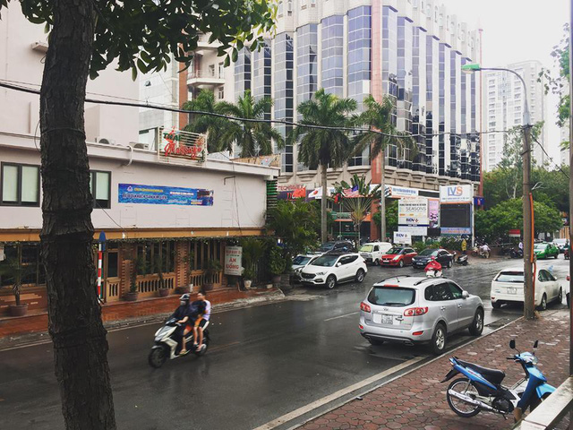 thu do ha noi don con mua giai nhiet dau tien sau nhung ngay nang bong da rat thit