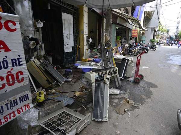 ha noi nang nong dinh diem dieu hoa do chung hang loat tho lap dat va bao duong lam xuyen dem