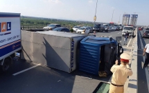 video toan bo khoanh khac xe tai lat de chet 5 nguoi o hai duong