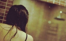 ve phong tro phat hien nguoi yeu bi hiep dam nam thanh nien nhot yeu rau xanh vao nha ve sinh roi bao cong an