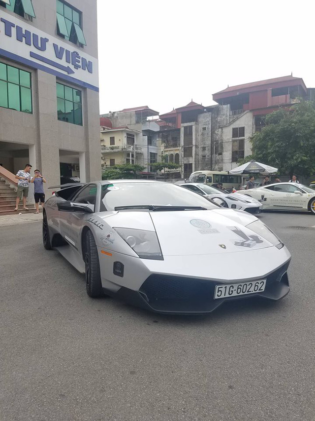 hanh trinh tu trai tim doan sieu xe trung nguyen dung chan o ha noi tang sach cho sinh vien