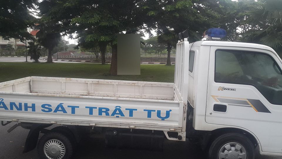 hai duong nguoi dan di tap the duc hot hoang phat hien thanh nien treo co tren cay