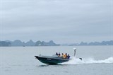 dieu dong tau co thiet bi sieu vi dieu khien tu xa de tim 9 ngu dan mat tich gan bach long vi