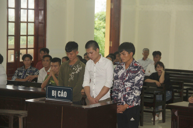 xin quan he xong nam thanh nien de cho 2 ban than hiep dam nguoi yeu 17 tuoi