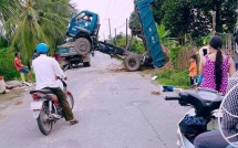 buc anh chup vu tai nan nhung dan mang lai chu y den hinh anh thu vi phan chieu tu guong xe