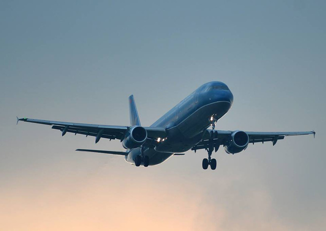 lap doan kiem tra xac minh may bay cua vietnam airlines gap su co tai san bay vinh