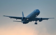 lap doan kiem tra xac minh may bay cua vietnam airlines gap su co tai san bay vinh
