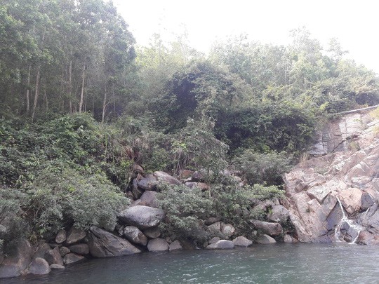 nhay xuong suoi cuu ban nam thanh nien 18 tuoi chet duoi thuong tam