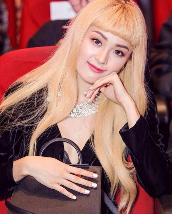 tinh cu cuong do la ha vi bi che lot xac kem xinh giong het phi thanh van