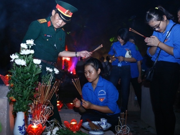 huong ung cac hoat dong tuoi tre tri an cac anh hung liet sy tren ca nuoc