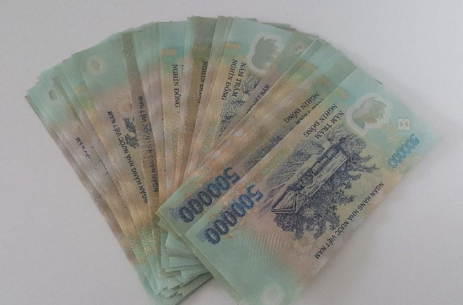 tp hcm thanh nien 19 tuoi ru co gai vao khach san vui ve roi chich dien cuong doat tai san