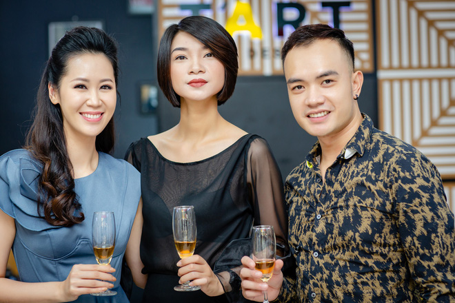 a hau huyen my gay chu y khi deo nhan kim cuong va dong ho 500 trieu