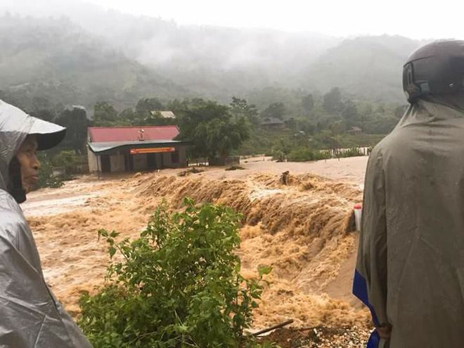 nghe an 35 nguoi dan huyen mien nui quy chau mat lien lac khi vao rung hai mang truoc bao so 3