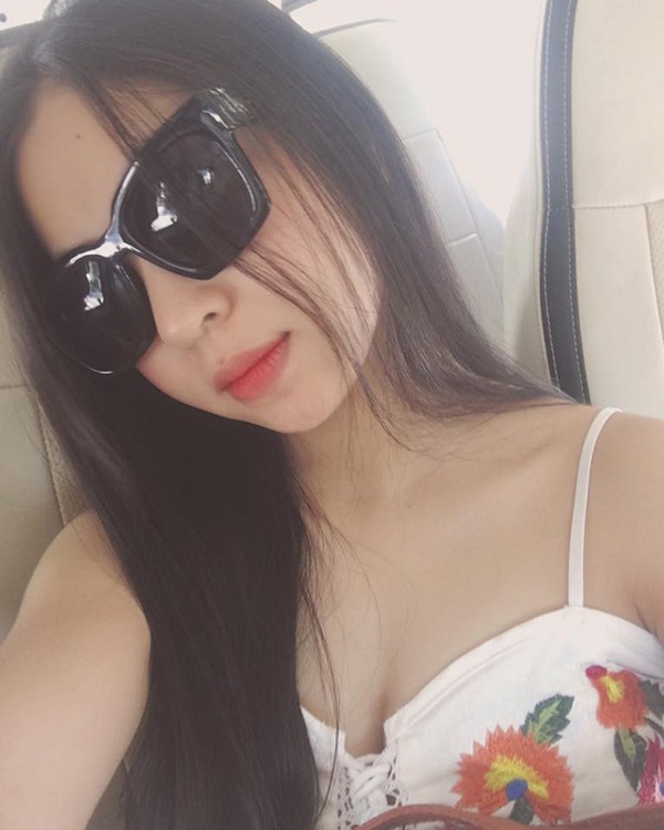 nhan sac xinh dep va tham vong vao showbiz cua ban gai quang hai u23