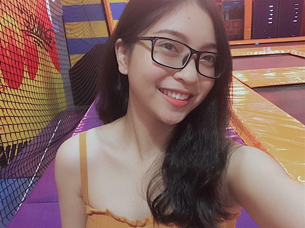 nhan sac xinh dep va tham vong vao showbiz cua ban gai quang hai u23