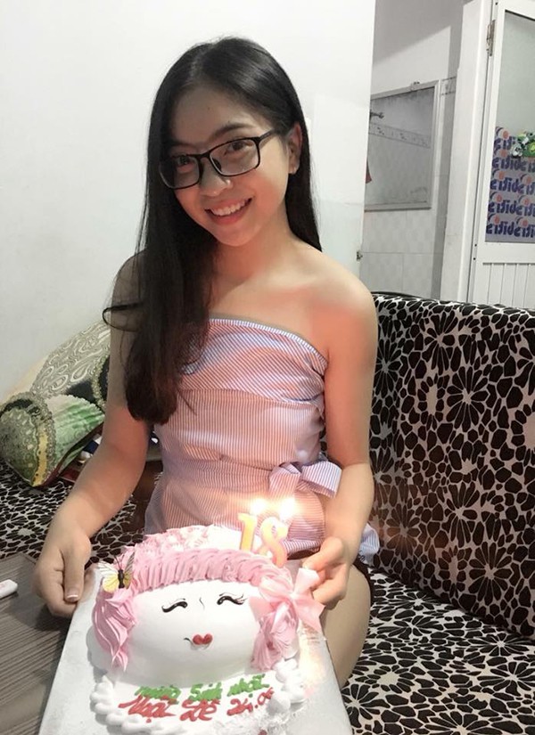 nhan sac xinh dep va tham vong vao showbiz cua ban gai quang hai u23
