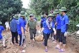 Đoàn Thanh niên lực lượng Công an Thừa Thiên-Huế ra quân giúp dân đồng bào vùng biên