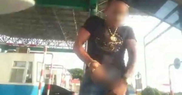 qua khu bat hao cua thanh nien xam tro chui boi vach quan khoe cua quy truoc mat khach nu tai tram bot my loc