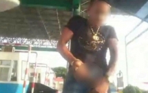 video khoanh khac tram bot o khanh hoa bi nem 2 qua bom xang