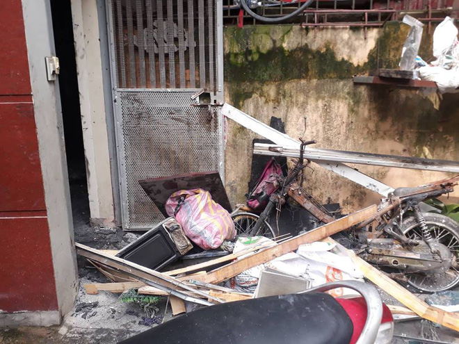 vu re cu den hanh hung roi dot nha bo vo toi nghe tieng phu nu va tre con keu khoc tu nha ben canh