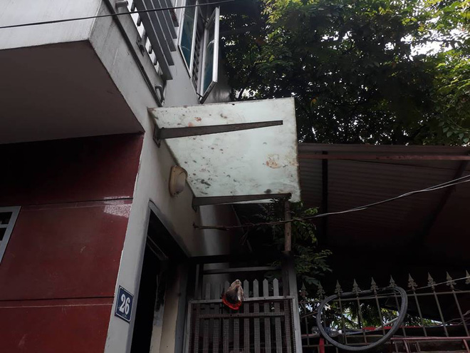 vu re cu den hanh hung roi dot nha bo vo toi nghe tieng phu nu va tre con keu khoc tu nha ben canh