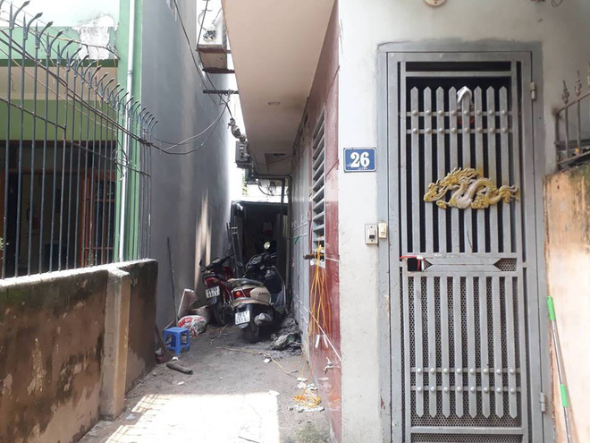 vu re cu den hanh hung roi dot nha bo vo toi nghe tieng phu nu va tre con keu khoc tu nha ben canh