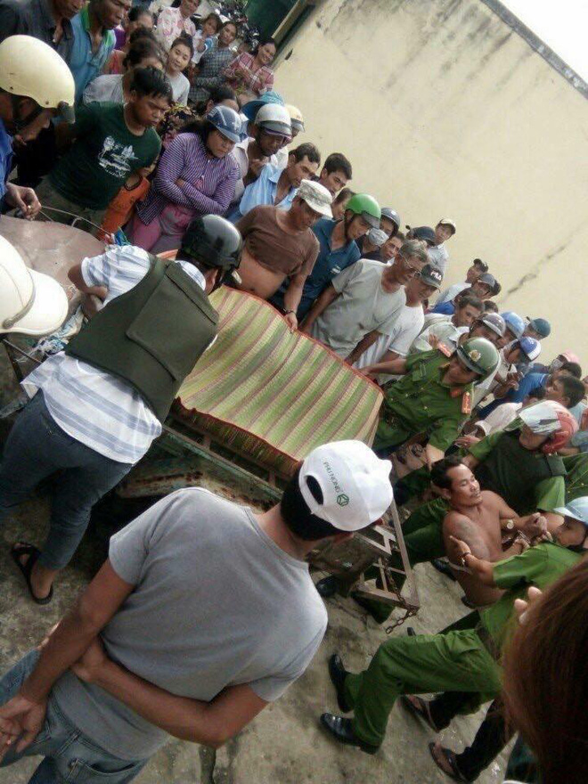 nam thanh nien nghi ngao da lao vao nhieu nha dan chem ca nguoi gia va tre em 12 nguoi thuong vong