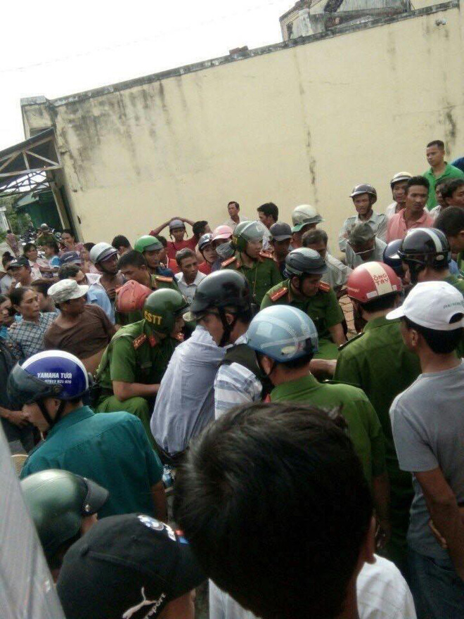 nam thanh nien nghi ngao da lao vao nhieu nha dan chem ca nguoi gia va tre em 12 nguoi thuong vong