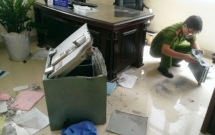 video ten trom be khoa xe may trong 3 giay roi tau thoat giua pho sai gon
