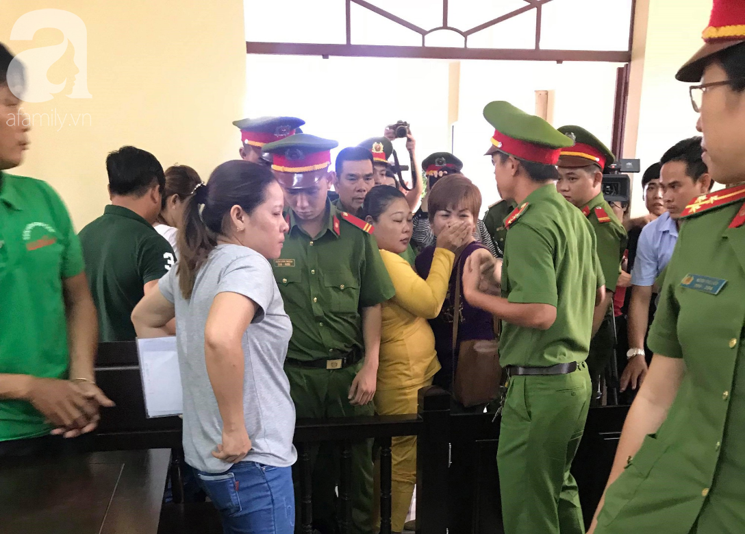 nhieu phu huynh mat binh tinh bat khoc khi du phien toa xu 3 bao mau truong mam xanh bao hanh tre