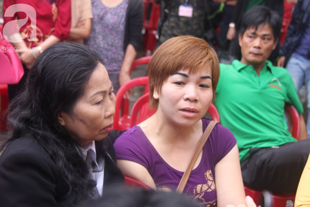 nhieu phu huynh mat binh tinh bat khoc khi du phien toa xu 3 bao mau truong mam xanh bao hanh tre