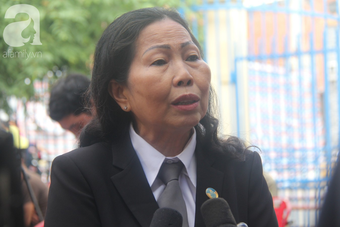 nhieu phu huynh mat binh tinh bat khoc khi du phien toa xu 3 bao mau truong mam xanh bao hanh tre