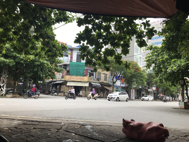 giay phut nam thanh nien bi 2 ke la mat truy sat qua nhieu tuyen pho