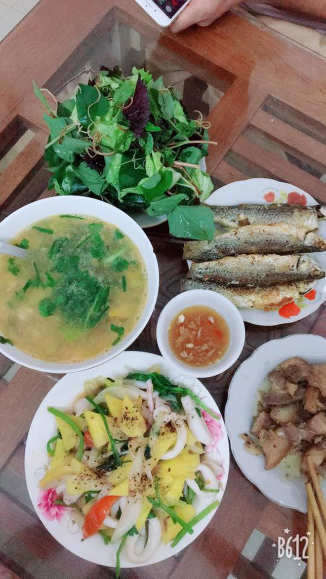 lay chong xong lai cham chi may mo nau an co vo thich an thit ga khoe hinh anh mam com hang ngay duoc chi em tam tac khen ngoi