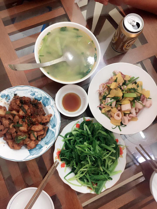 lay chong xong lai cham chi may mo nau an co vo thich an thit ga khoe hinh anh mam com hang ngay duoc chi em tam tac khen ngoi