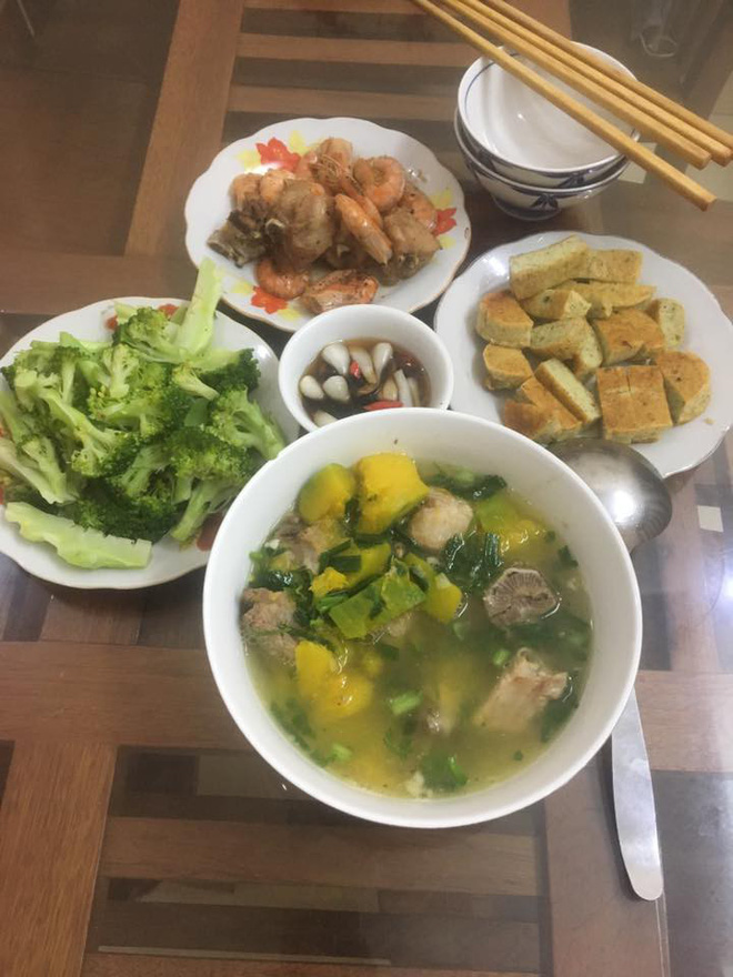 lay chong xong lai cham chi may mo nau an co vo thich an thit ga khoe hinh anh mam com hang ngay duoc chi em tam tac khen ngoi