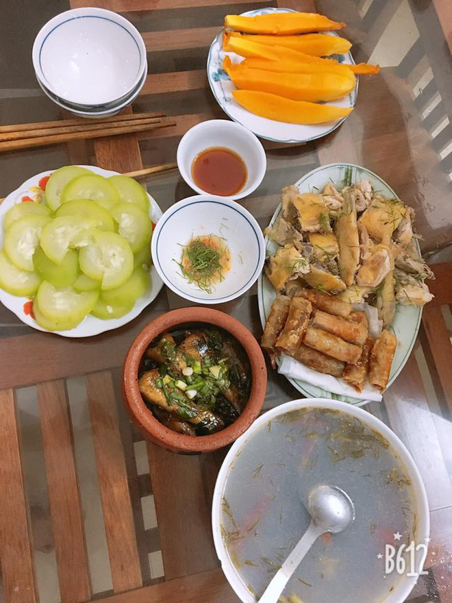 lay chong xong lai cham chi may mo nau an co vo thich an thit ga khoe hinh anh mam com hang ngay duoc chi em tam tac khen ngoi