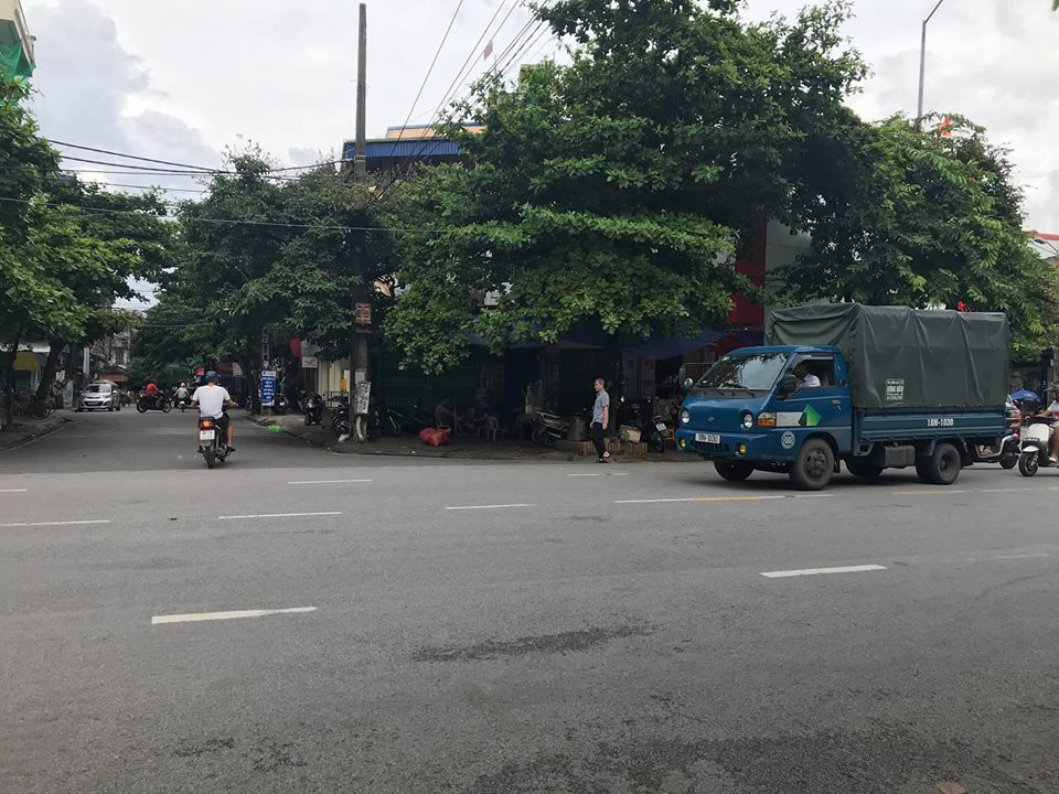 nam dinh loi ke cua nguoi chung kien vu 2 doi tuong la mat chem thanh nien nhap vien