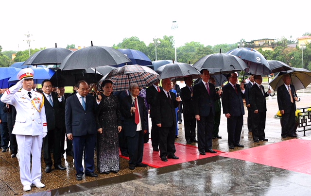 lanh dao dang nha nuoc dang huong tuong niem cac anh hung liet si
